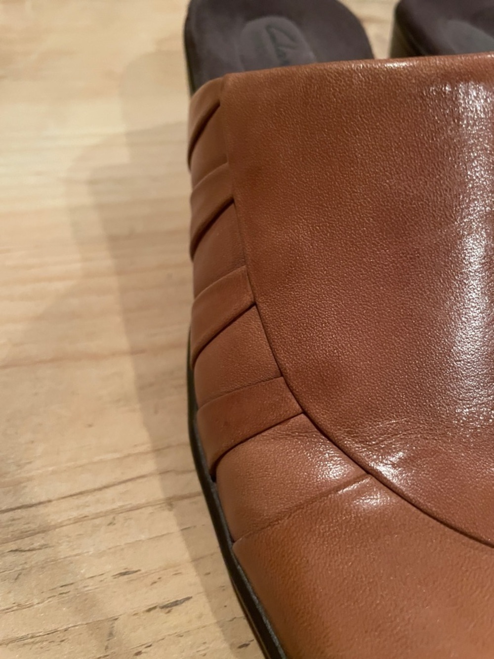Clarks Camel Leather Mules Clogs Slip On Comfy Business Casual Career 8.5 - Picture 9 of 14